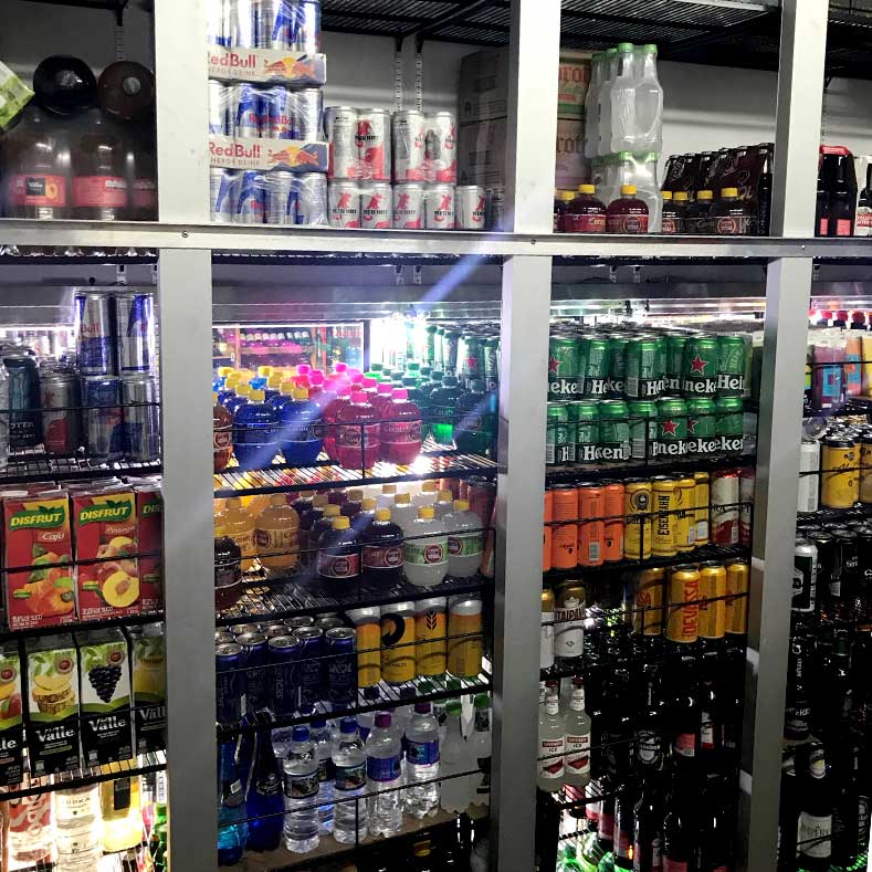 FreeArt - CĆ¢mara expositora, visando interior das prateleiras de venda